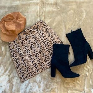 Mini faux suede leopard skirt